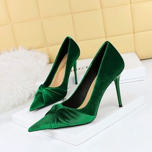 Chic Green Velvet Heels
